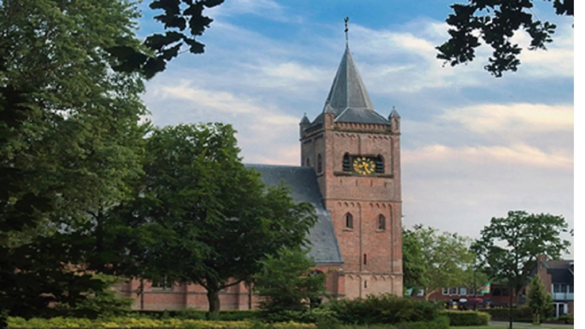 Sfeervol centrum van Beekbergen met de historische Dorpskerk