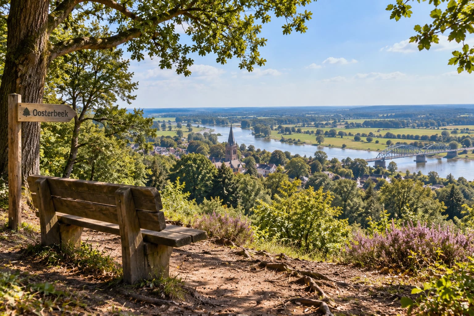Oosterbeek op de Veluwe met uitzicht over de groene omgeving en de Rijn