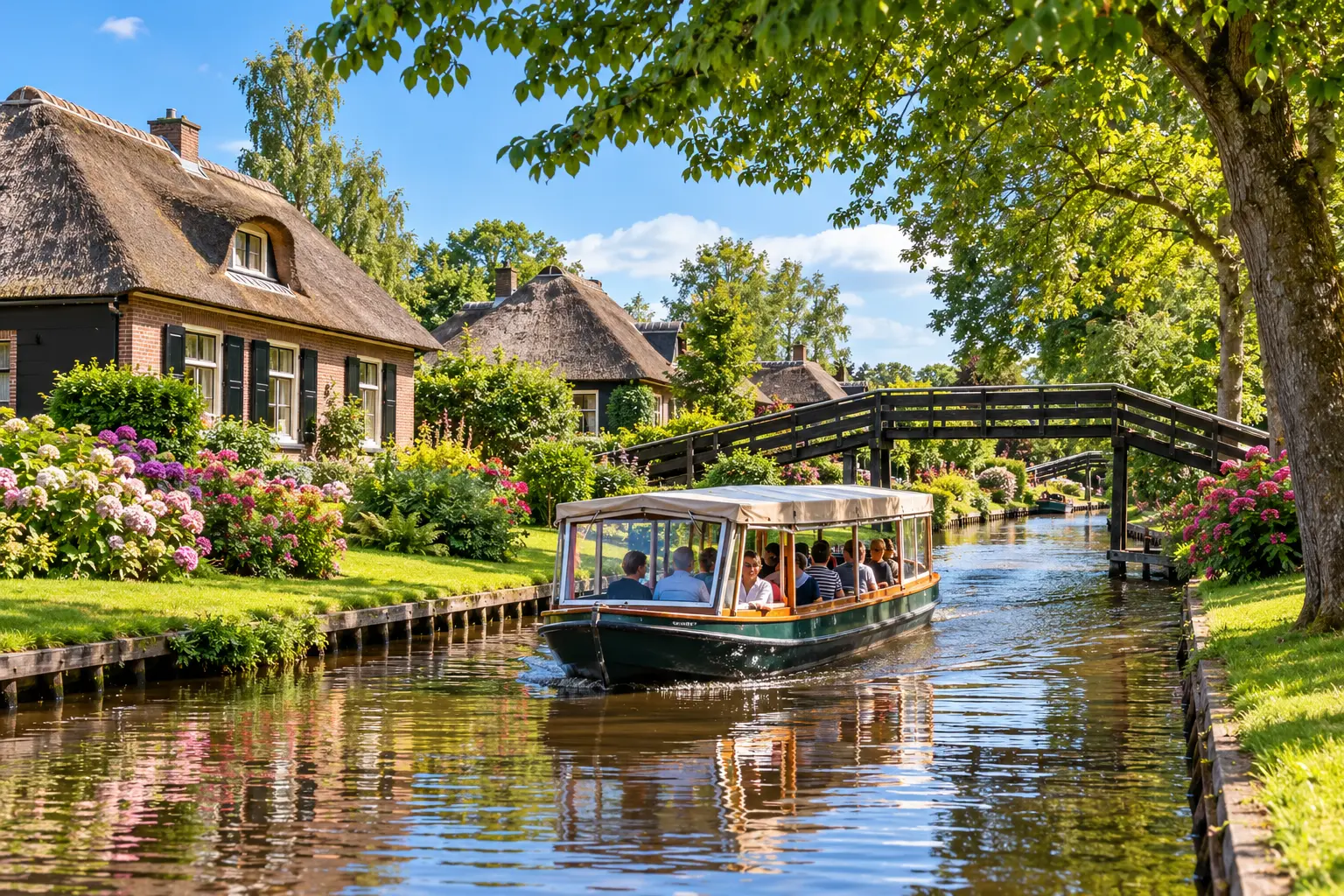 Grachtenrondvaart Giethoorn – Ontdek het Venetië van Nederland